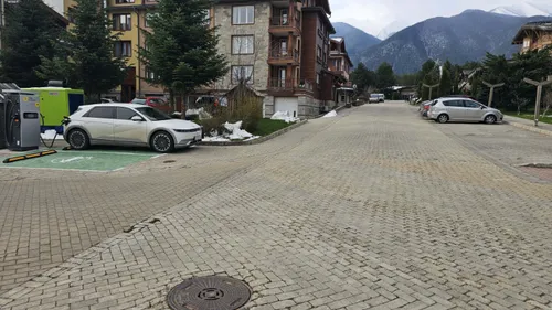 FINES Pirin Golf Downtown